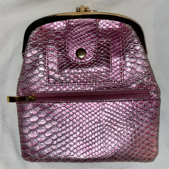 Deux Lux Pink Metallic Fold Over Clutch With Snap Closure.. New - Picture 4 of 15